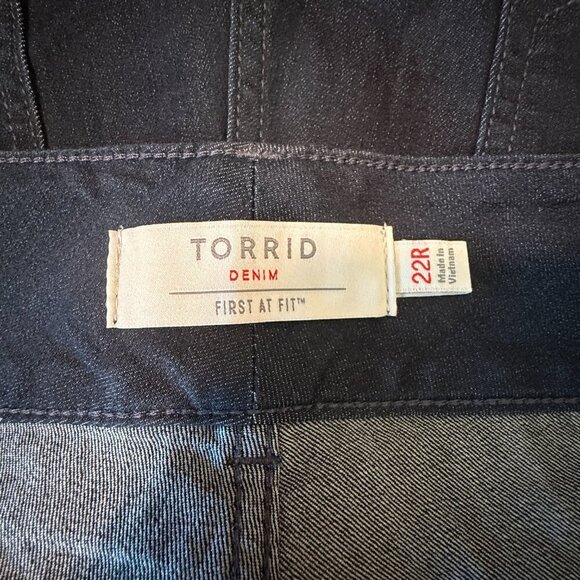 Women's Plus 22R Torrid Super Stretch Dark Wash Jeggings - Picture 5 of 9